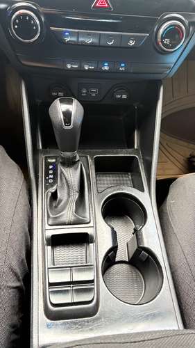 Se Vende Camioneta Hyundai Tucson año 2016., intermedio, con control remoto a distancia,