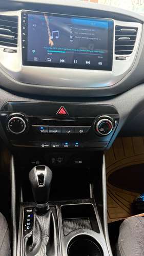 Se Vende Camioneta Hyundai Tucson año 2016., intermedio, con control remoto a distancia,