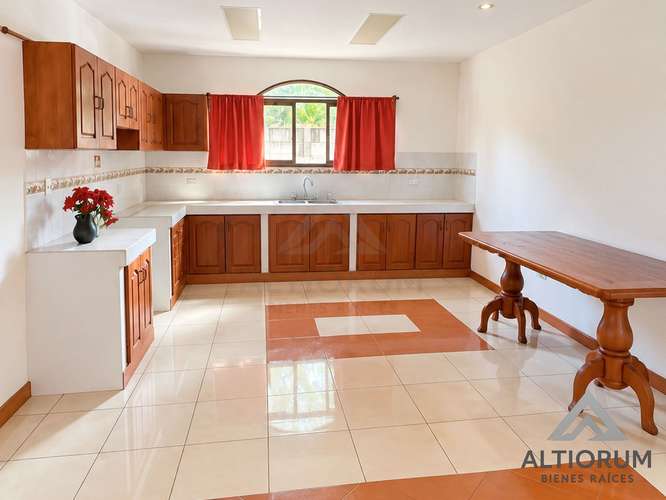 Casa de 3 dormitorios en Masatepe, Masaya con jardín amplio y balcón - Imagen 5