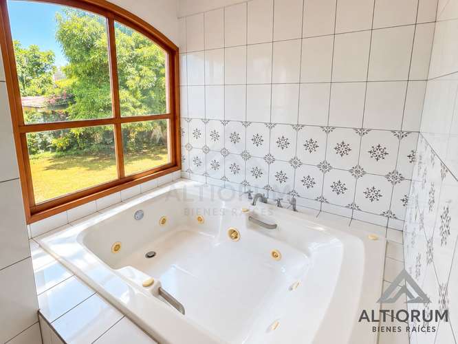Casa de 3 dormitorios en Masatepe, Masaya con jardín amplio y balcón - Imagen 12