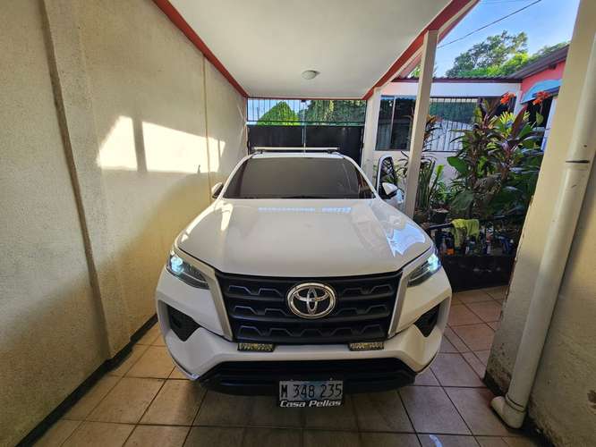 Fortuner 2022 mecánica 1GD 2.8 diésel 4x4 - Imagen 3