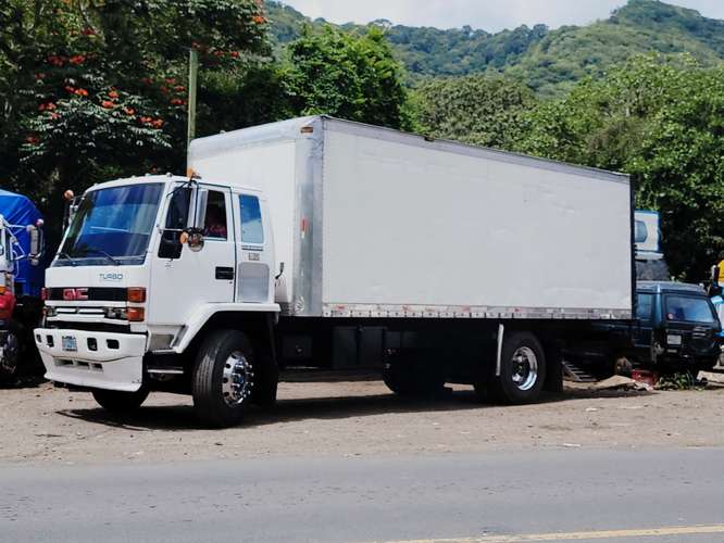 Bonito camión GMC de los legendarios 