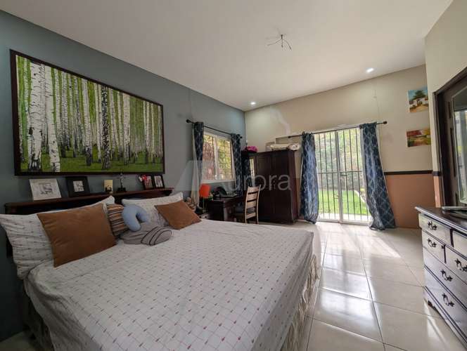 Moderna casa en venta y con amplio patio