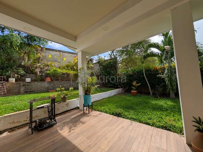 Moderna casa en venta y con amplio patio