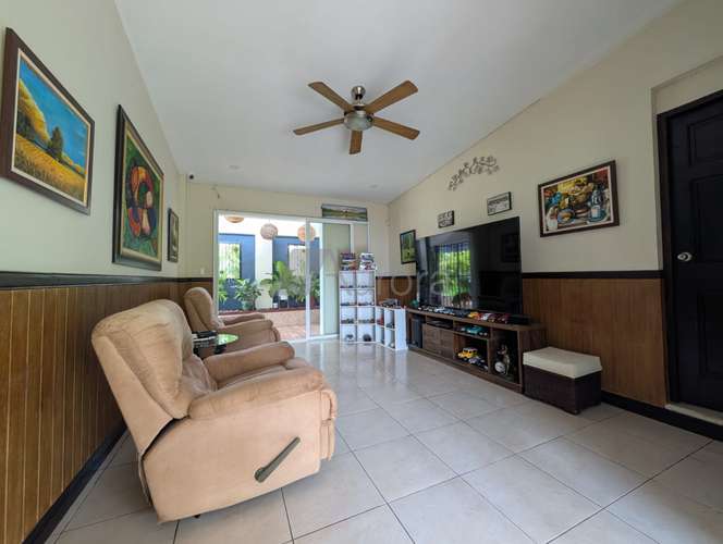 Moderna casa en venta y con amplio patio