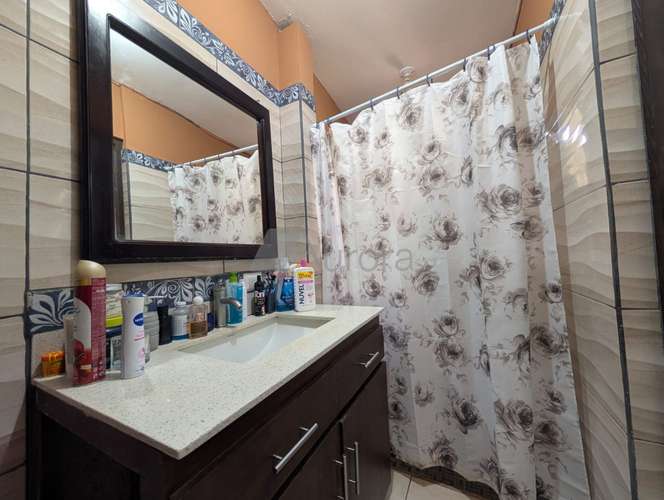 Moderna casa en venta y con amplio patio