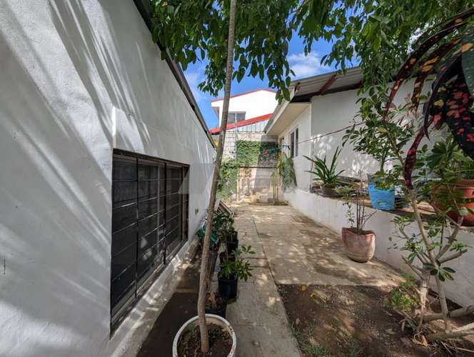 Moderna casa en venta y con amplio patio