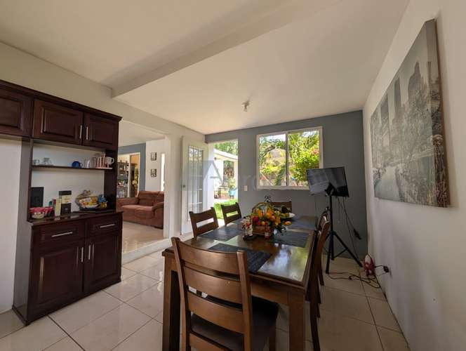 Moderna casa en venta y con amplio patio