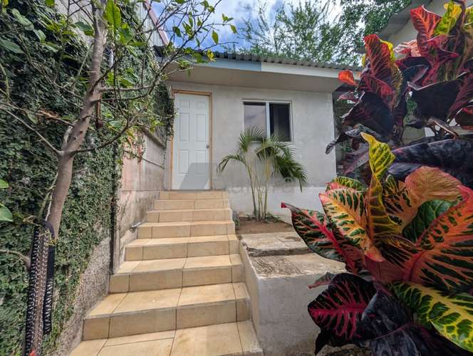 Moderna casa en venta y con amplio patio