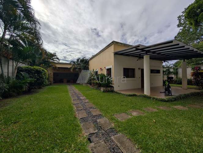 Exclusiva casa tipo quinta en Managua: lujo, amplios espacios y exuberante vegetación - Imagen 14
