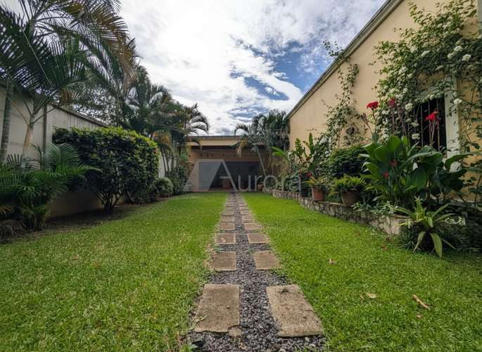 Exclusiva casa tipo quinta en Managua: lujo, amplios espacios y exuberante vegetación - Imagen 17