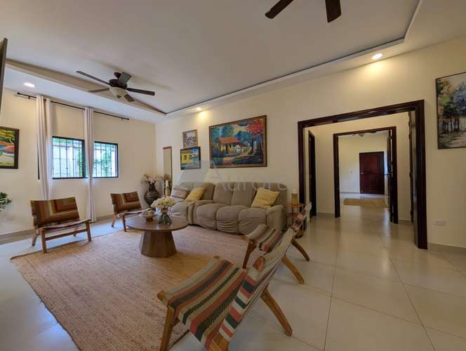 Exclusiva casa tipo quinta en Managua: lujo, amplios espacios y exuberante vegetación - Imagen 2