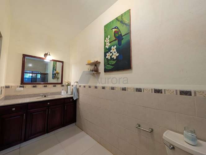 Exclusiva casa tipo quinta en Managua: lujo, amplios espacios y exuberante vegetación - Imagen 11