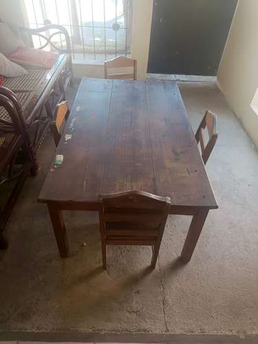 Mesa para niños con 4 sillas 