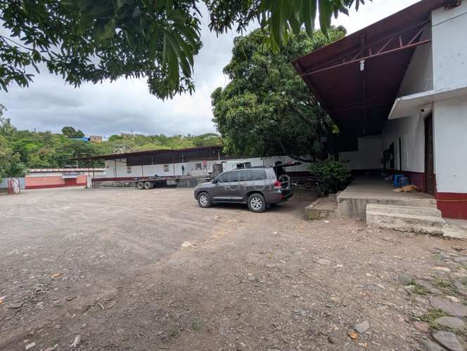Amplia bodega comercial en avenida principal de Matagalpa, ideal para centros de distribución con fácil acceso