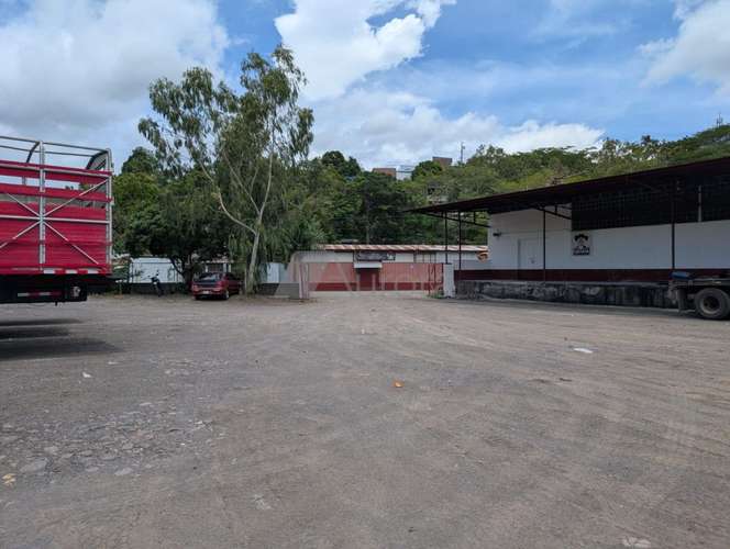Amplia bodega comercial en avenida principal de Matagalpa, ideal para centros de distribución con fácil acceso