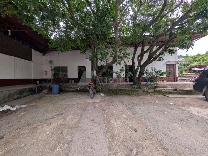 Amplia bodega comercial en avenida principal de Matagalpa, ideal para centros de distribución con fácil acceso