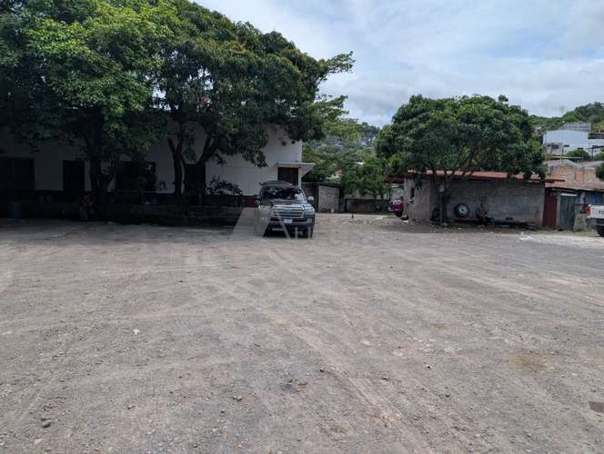 Amplia bodega comercial en avenida principal de Matagalpa, ideal para centros de distribución con fácil acceso