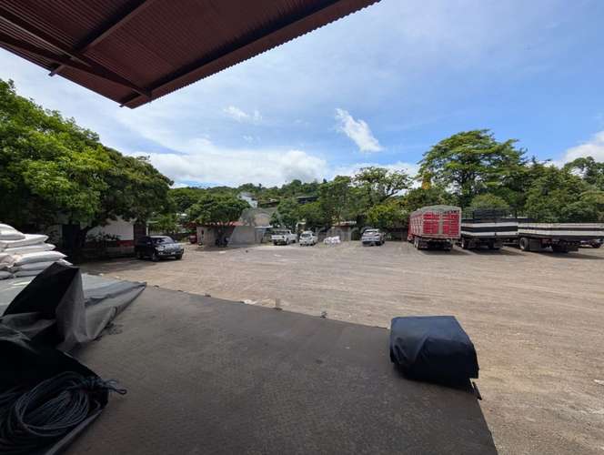 Amplia bodega comercial en avenida principal de Matagalpa, ideal para centros de distribución con fácil acceso