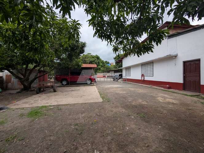 Amplia bodega comercial en avenida principal de Matagalpa, ideal para centros de distribución con fácil acceso