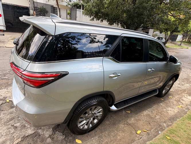 Toyota Fortuner SRV full 20 mil km  - Imagen 2