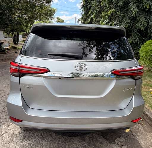 Toyota Fortuner SRV full 20 mil km  - Imagen 3