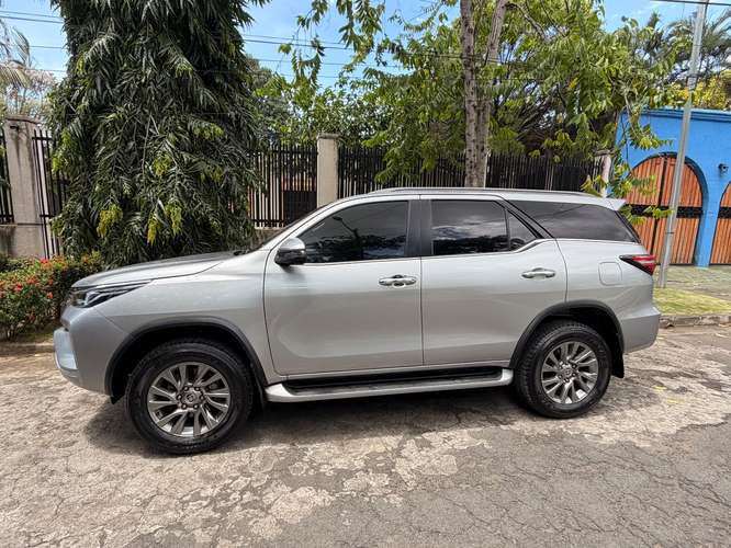 Toyota Fortuner SRV full 20 mil km  - Imagen 6