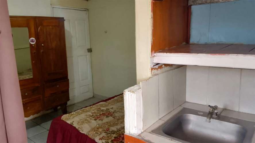 Rento cuarto con balcón 