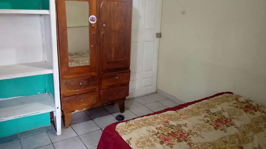 Rento cuarto con balcón 