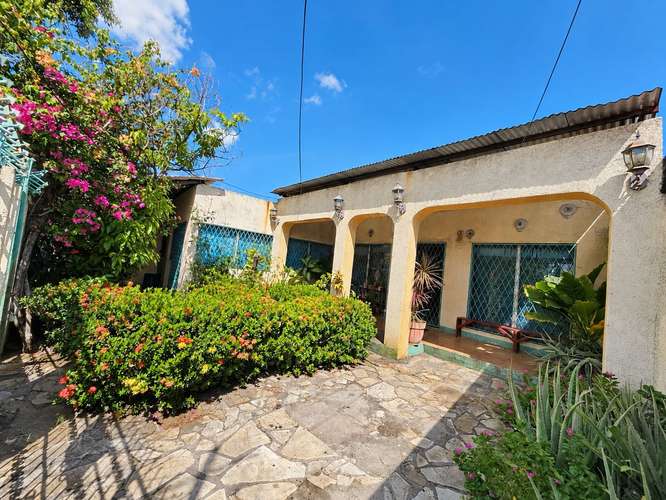 Casa en venta en Managua, cerca de Linda Vista 2000vrs2 de terreno - Imagen 2