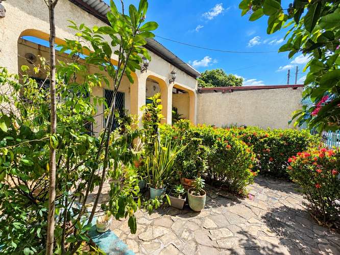 Casa en venta en Managua, cerca de Linda Vista 2000vrs2 de terreno - Imagen 4