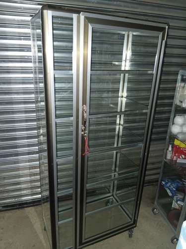 Vendo combo de vitrinas a 10,500 cordobas las dos juntas