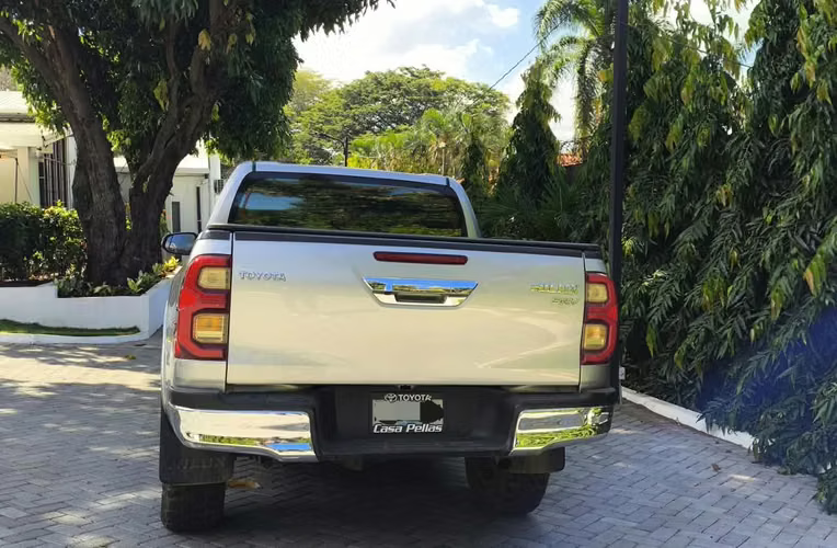 Toyota Hilux SRV 2021 / Automática / Excelentes Condiciones - Imagen 3