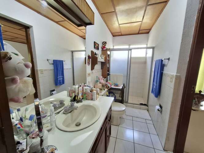 GG - Venta, propiedad ideal para inversiòn en Los Robles - Imagen 9