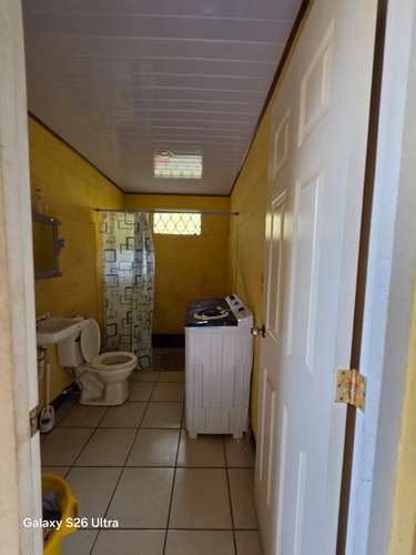 Se vende comoda casa dentro de residencial en Cofradia