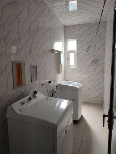 Alquilo moderno  amueblado en Los Robles  - Imagen 5