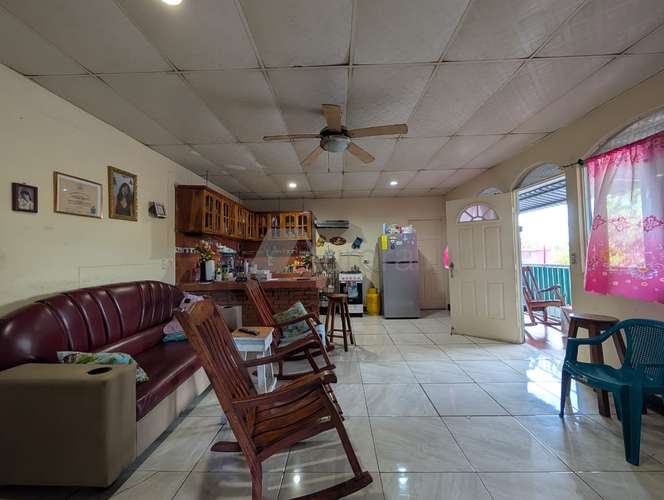Amplia casa de 8 dormitorios y 7 baños, ideal para clinica, consultorio, colegio, hotel u oficinas en Managua - Imagen 3