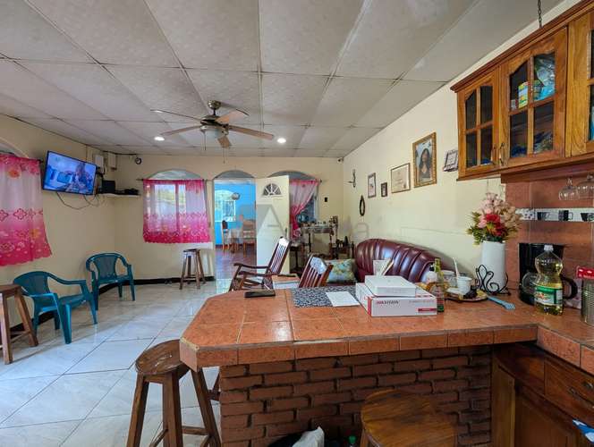 Amplia casa de 8 dormitorios y 7 baños, ideal para clinica, consultorio, colegio, hotel u oficinas en Managua - Imagen 5