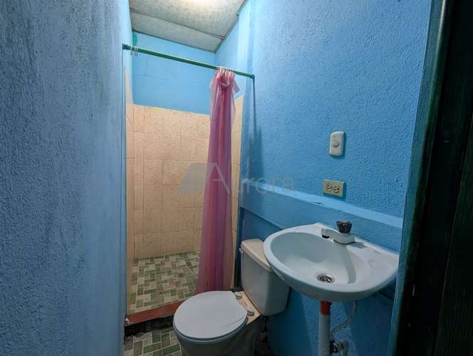 Amplia casa de 8 dormitorios y 7 baños, ideal para clinica, consultorio, colegio, hotel u oficinas en Managua - Imagen 14