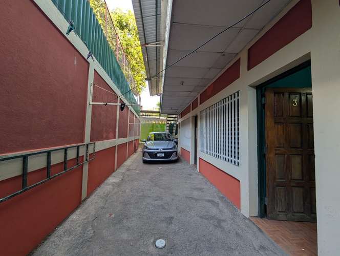 Amplia casa de 8 dormitorios y 7 baños, ideal para clinica, consultorio, colegio, hotel u oficinas en Managua - Imagen 2