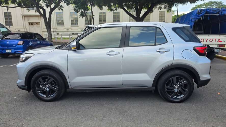 HERMOSA TOYOTA RAIZE 2023
