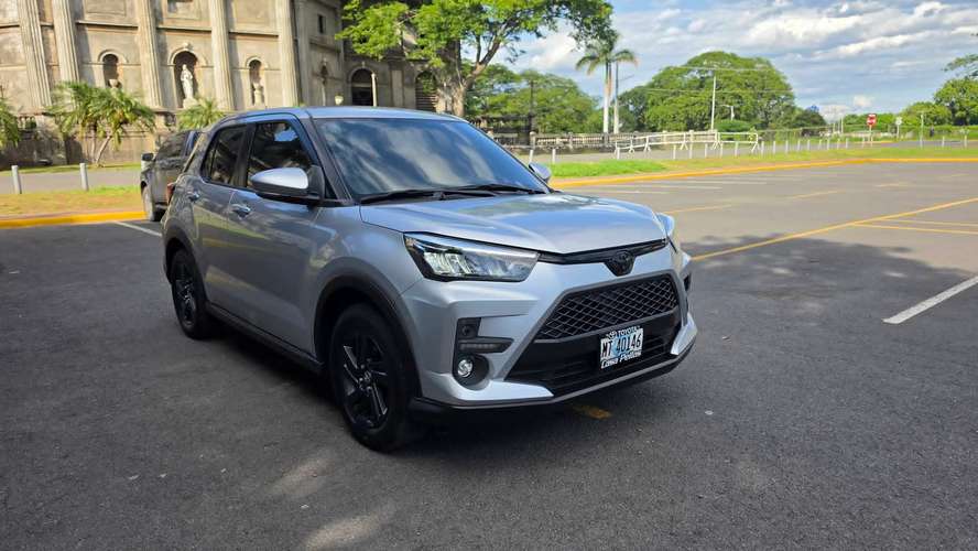 HERMOSA TOYOTA RAIZE 2023