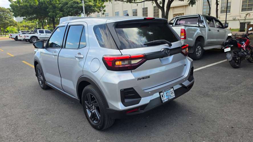 HERMOSA TOYOTA RAIZE 2023