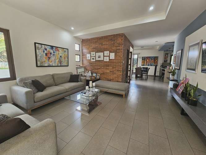  ¡CASA MODERNA EN VENTA EN CARRETERA SUR!  Diseño único, bonitos acabados y espacios para disfrutar en familia. - Imagen 5
