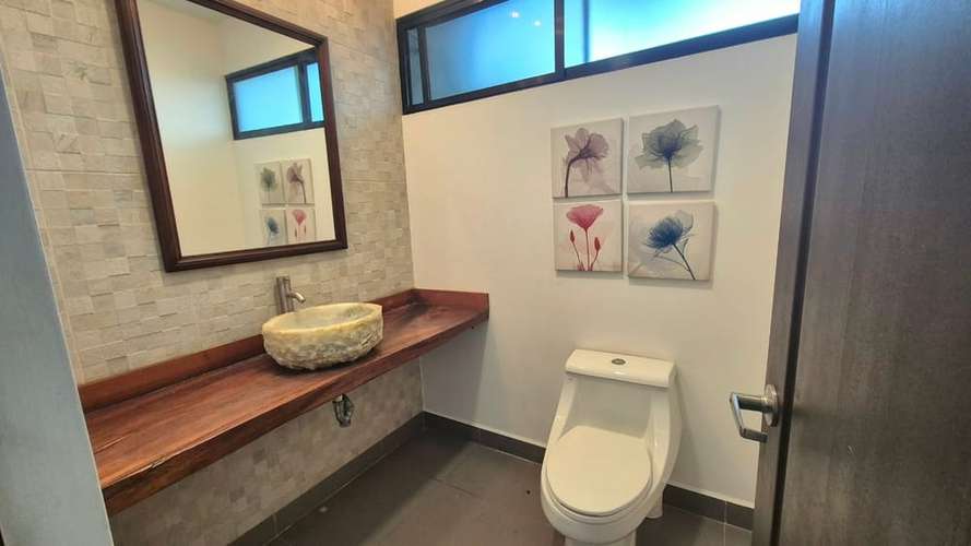  ¡CASA MODERNA EN VENTA EN COLINAS DE SANTA CRUZ!  Managua - Imagen 4