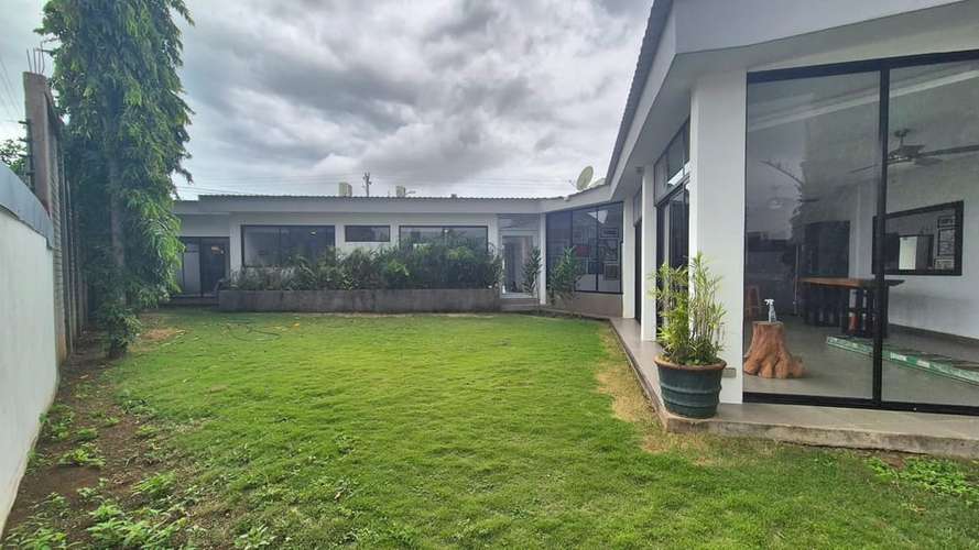  ¡CASA MODERNA EN VENTA EN COLINAS DE SANTA CRUZ!  Managua
