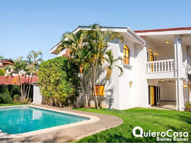 Preciosa residencia en venta en Las Cumbres  - Imagen 2