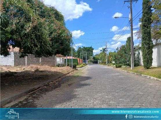 Vendo Terreno en Las Colinas - VZ - Imagen 2