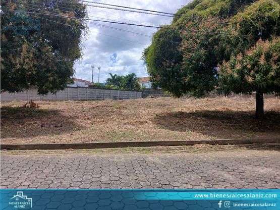 Vendo Terreno en Las Colinas - VZ