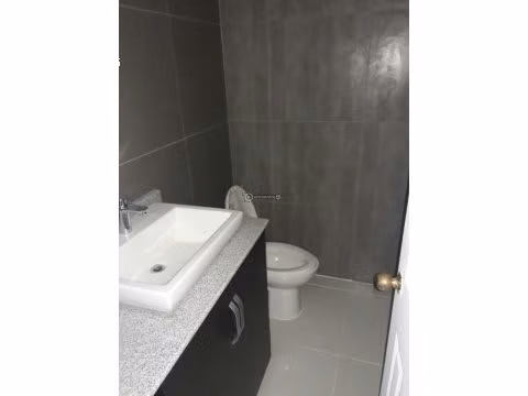 Se Alquila  Via España 70M2 y 80M2 OFICINA CENTRICA - Imagen 5